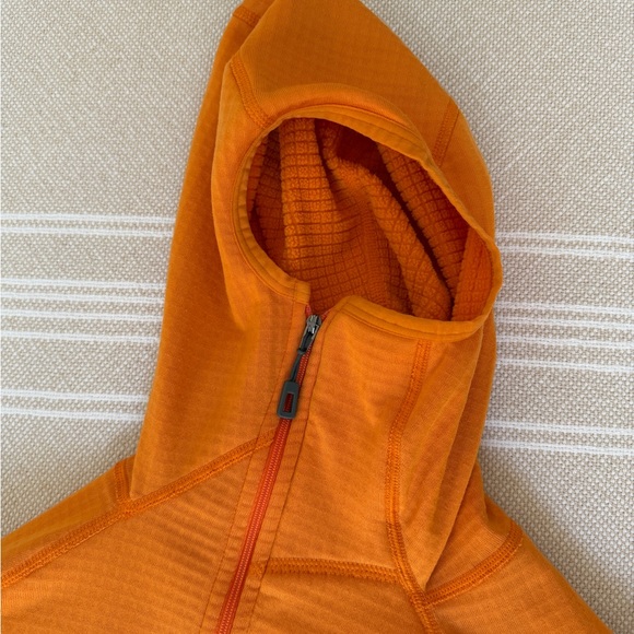 Patagonia Men’s Orange R1 with hood Size small - Picture 6 of 8